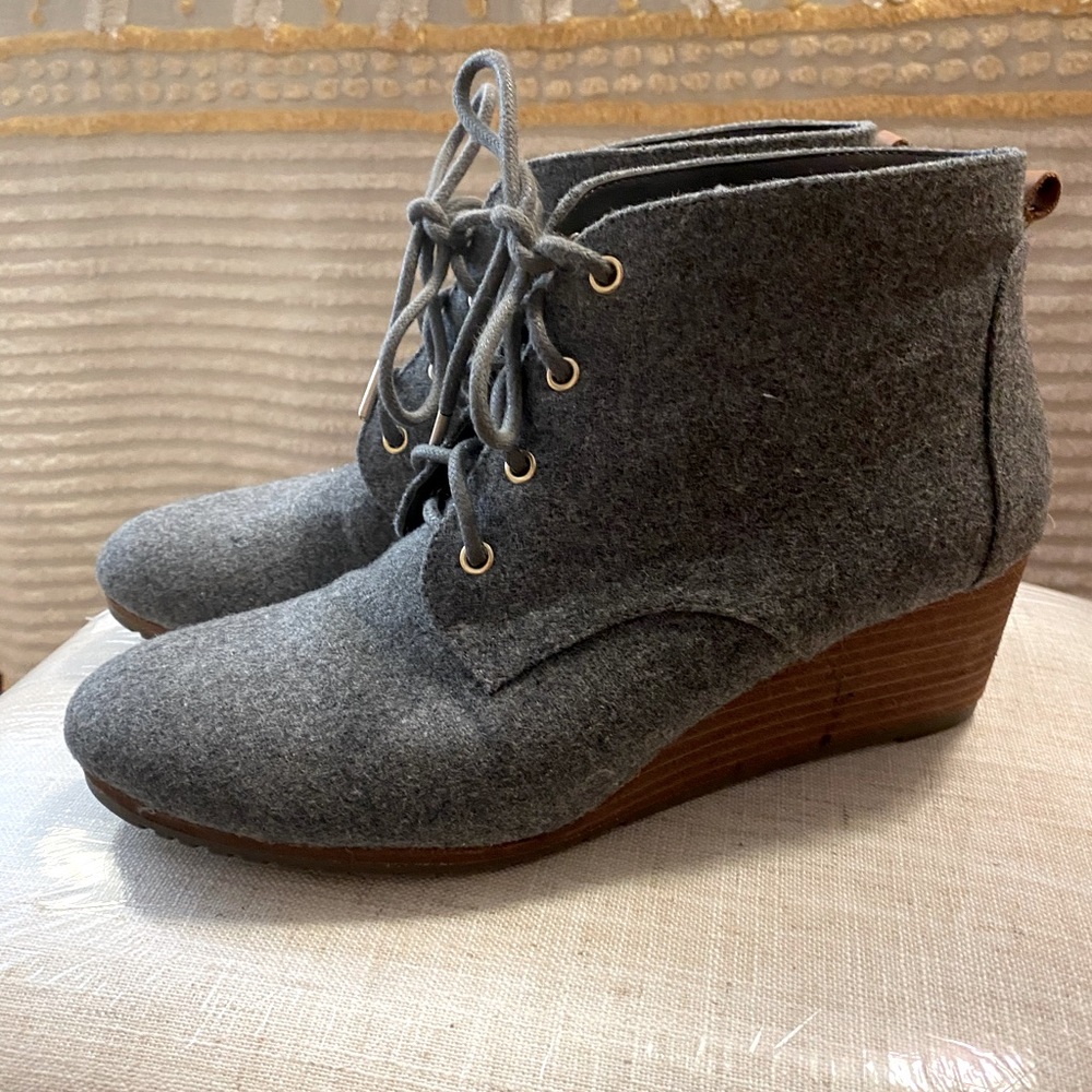 Dr. Scholl's Close Call Wedge Bootie - Grey